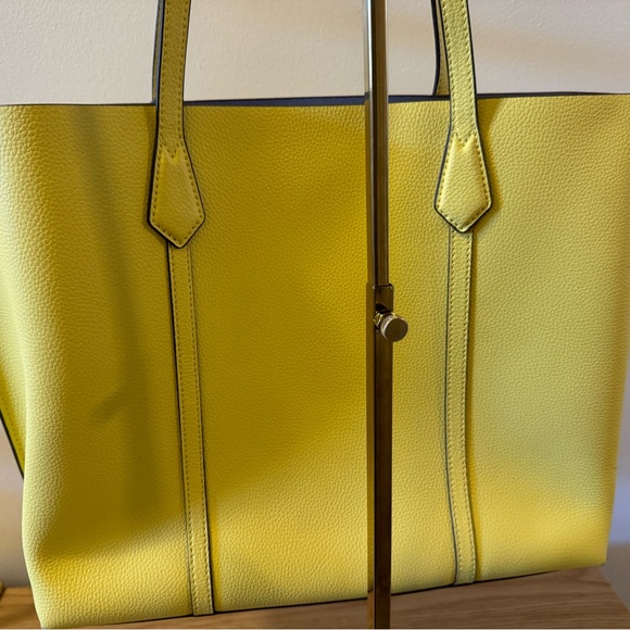 Authentic Tory Burch Triple Compartment Perry - Picture 5 of 14